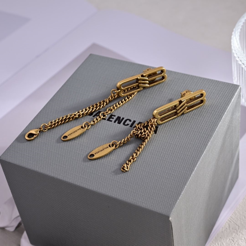 Ba*len*cia*ga necklaces